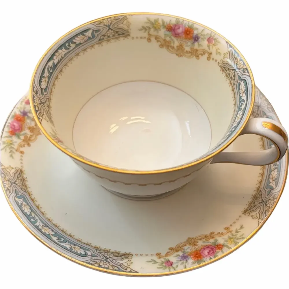 Fine China Vintage set of 5 matching tea cups and saucer’s.